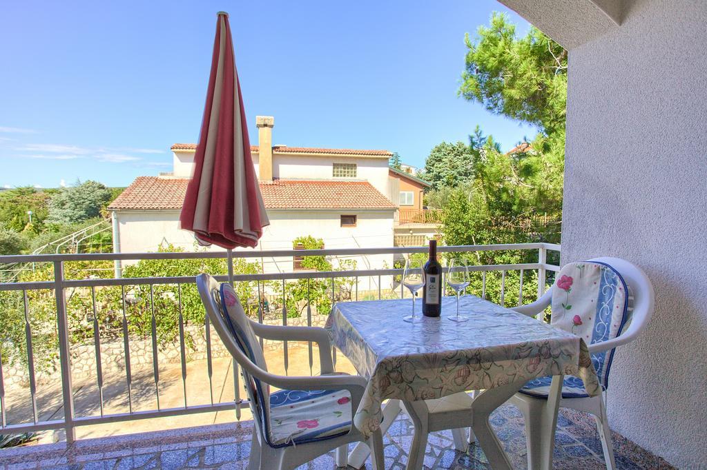 Apartments Vlatko Krk Town Luaran gambar