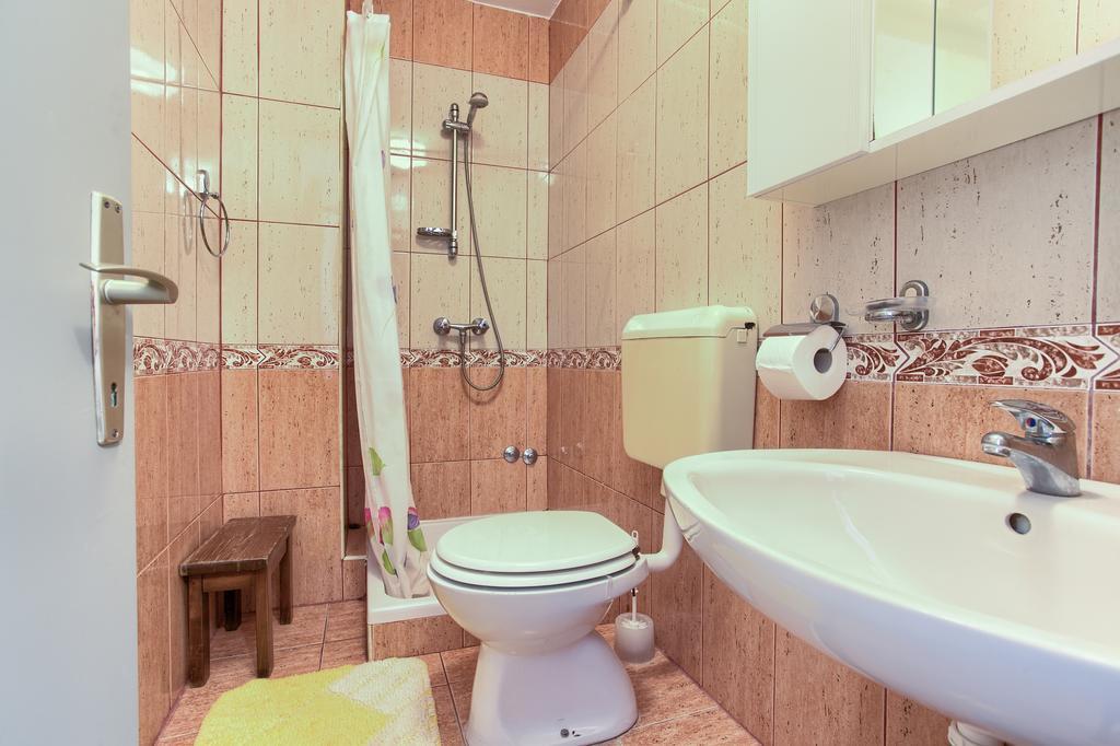 Apartments Vlatko Krk Town Luaran gambar
