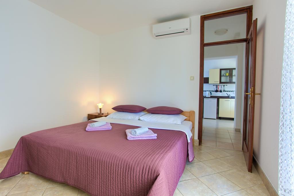 Apartments Vlatko Krk Town Luaran gambar