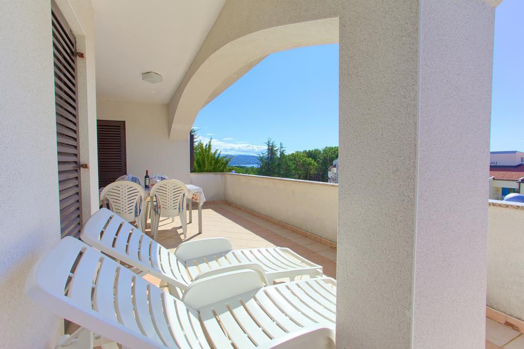 Apartments Vlatko Krk Town Luaran gambar