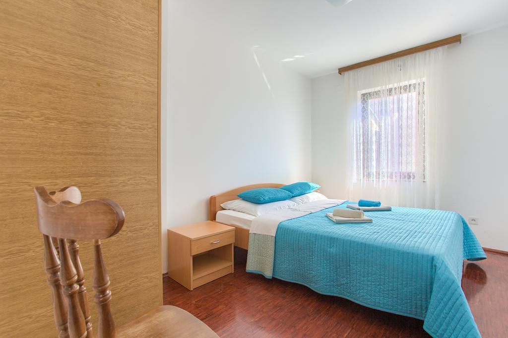 Apartments Vlatko Krk Town Luaran gambar