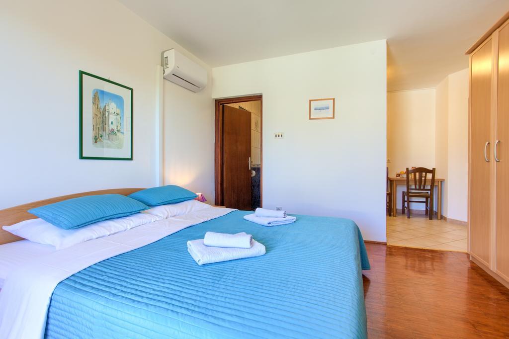Apartments Vlatko Krk Town Luaran gambar
