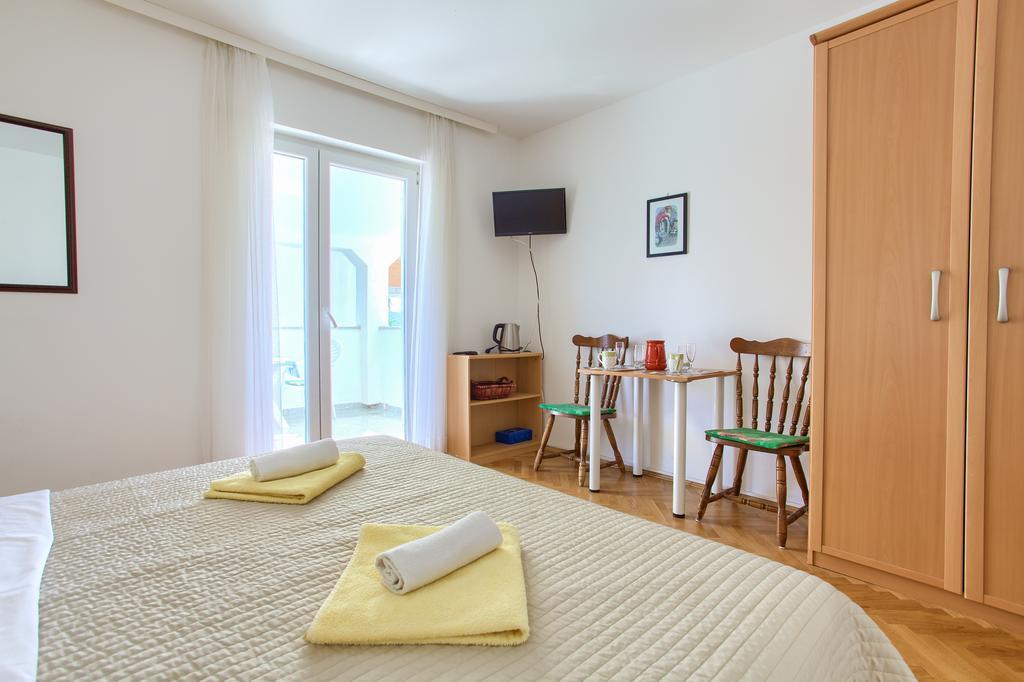 Apartments Vlatko Krk Town Luaran gambar