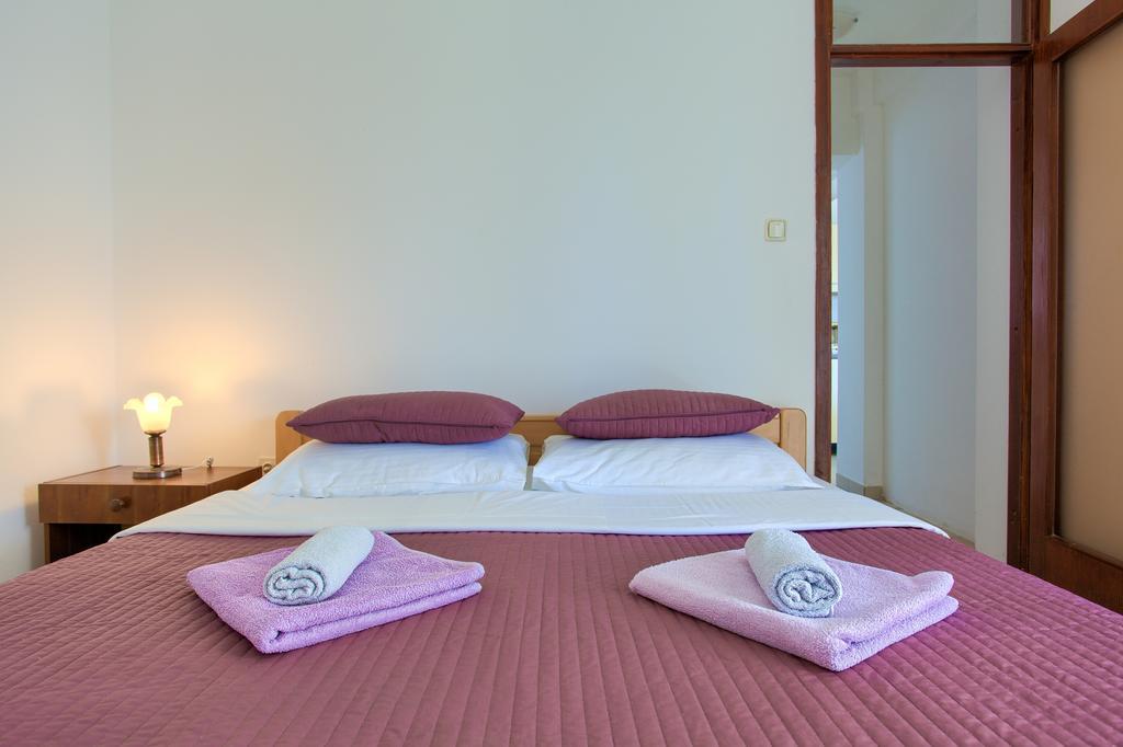 Apartments Vlatko Krk Town Luaran gambar