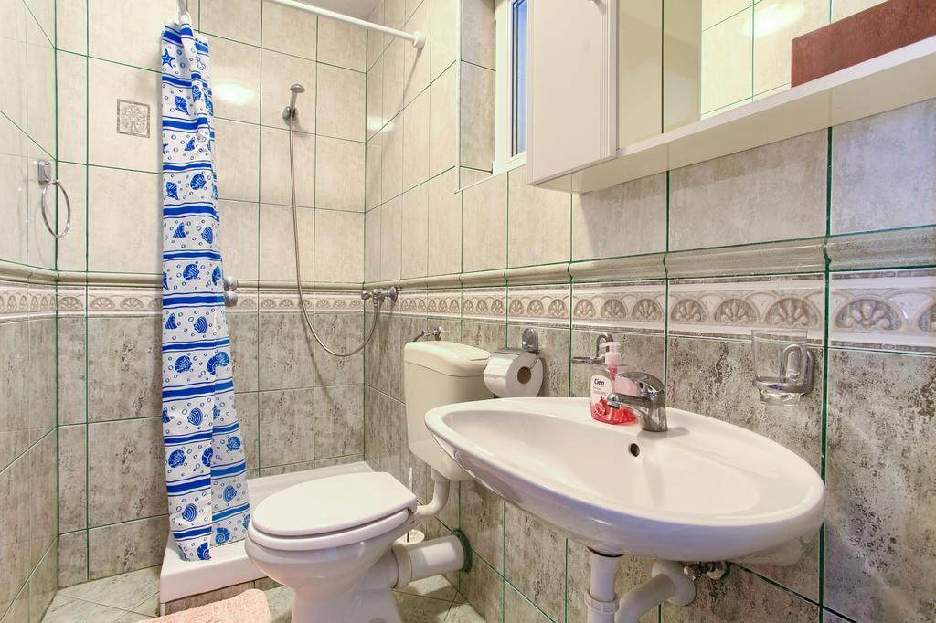 Apartments Vlatko Krk Town Luaran gambar