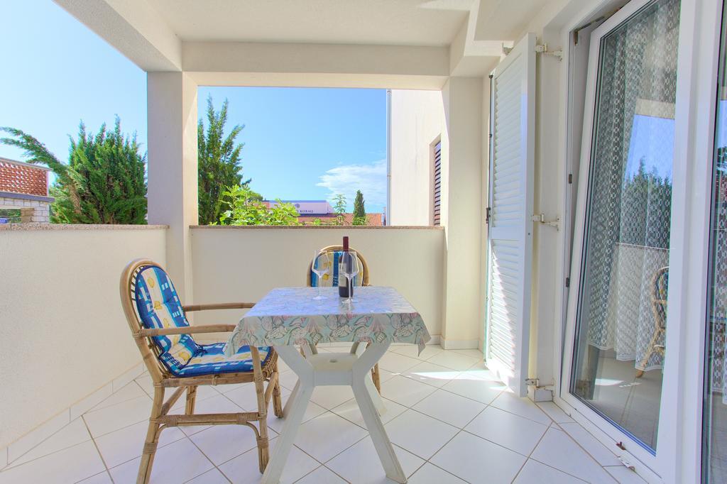 Apartments Vlatko Krk Town Luaran gambar