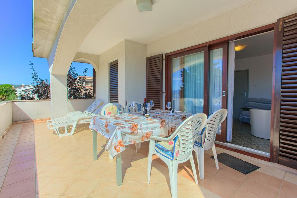 Apartments Vlatko Krk Town Luaran gambar