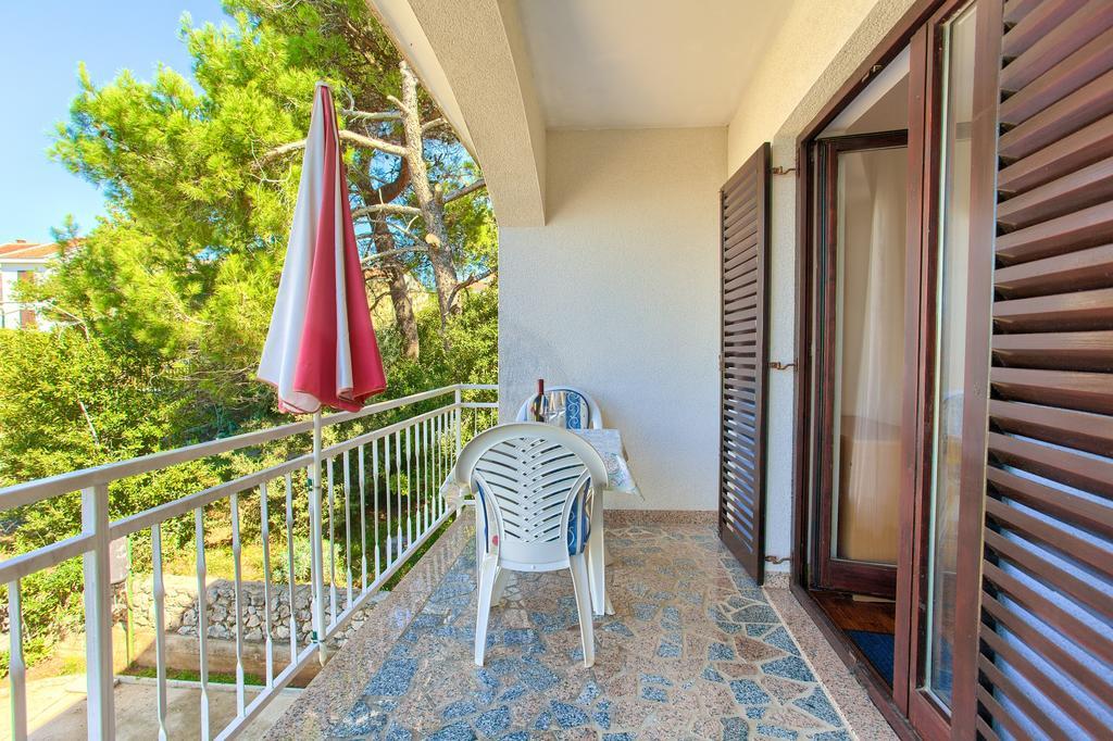 Apartments Vlatko Krk Town Luaran gambar