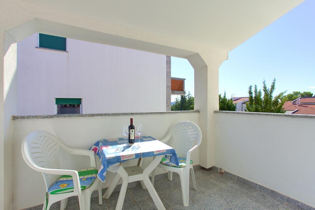 Apartments Vlatko Krk Town Luaran gambar