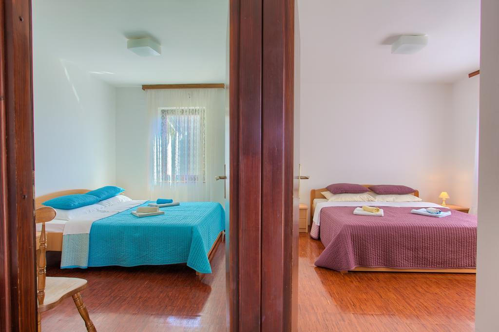 Apartments Vlatko Krk Town Luaran gambar