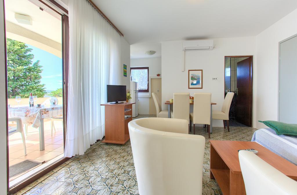 Apartments Vlatko Krk Town Luaran gambar