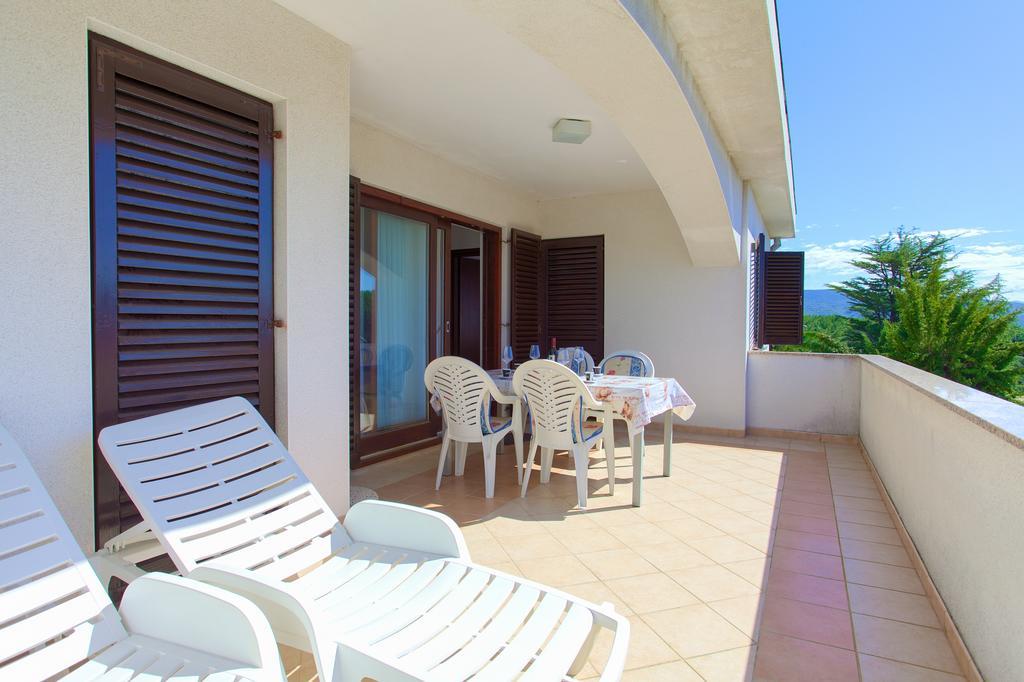 Apartments Vlatko Krk Town Luaran gambar