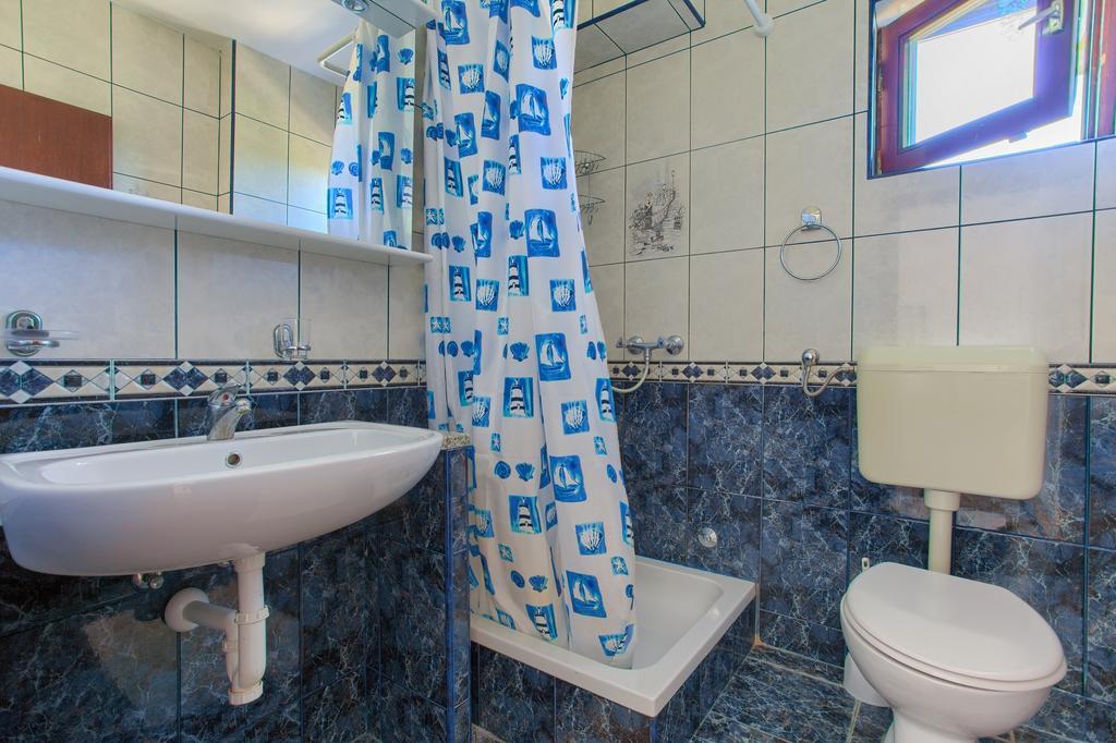 Apartments Vlatko Krk Town Luaran gambar