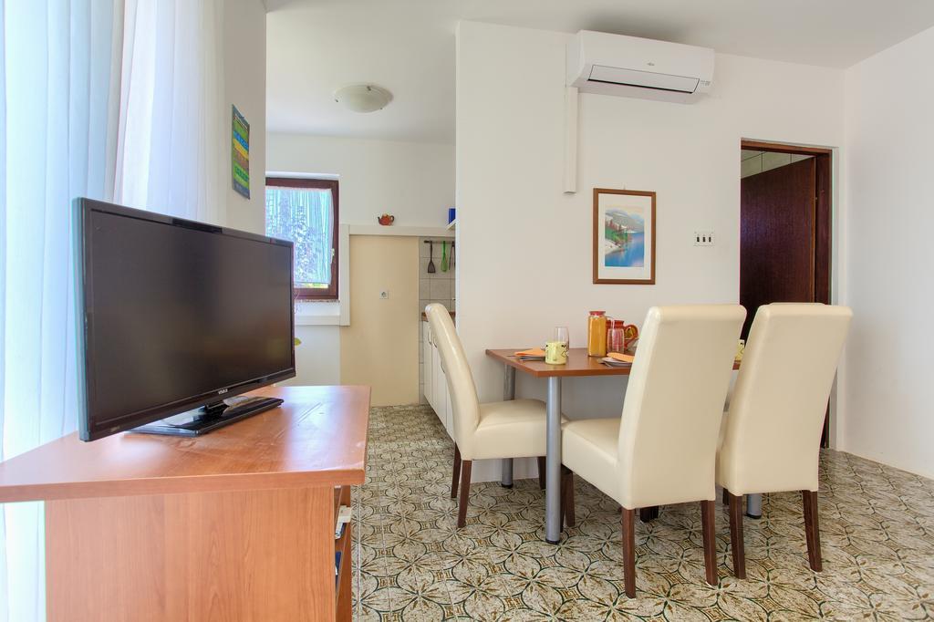 Apartments Vlatko Krk Town Luaran gambar