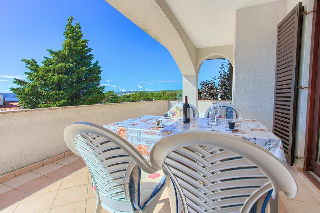 Apartments Vlatko Krk Town Luaran gambar