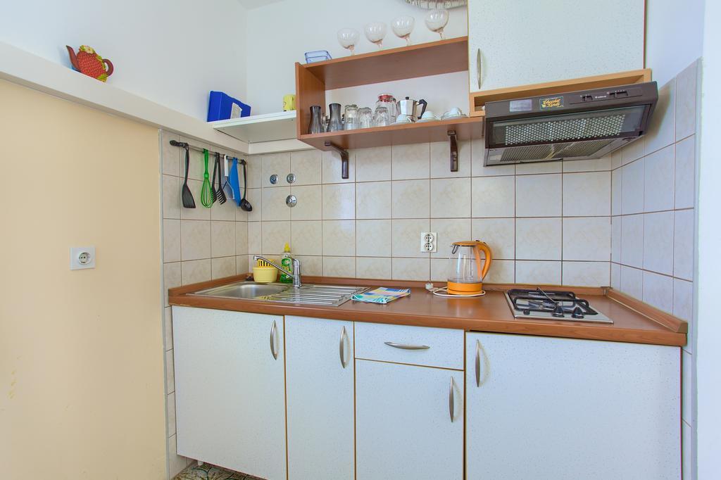 Apartments Vlatko Krk Town Luaran gambar