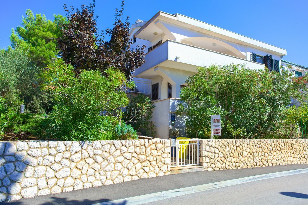 Apartments Vlatko Krk Town Luaran gambar